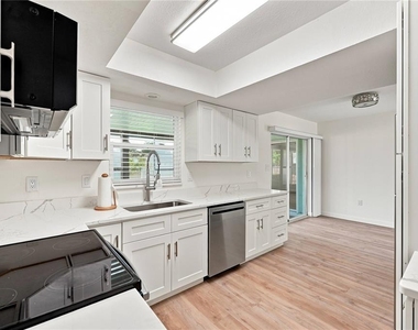 2855 Dueby Street - Photo Thumbnail 10
