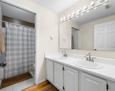 10000 Sw 52nd Avenue - Photo Thumbnail 15