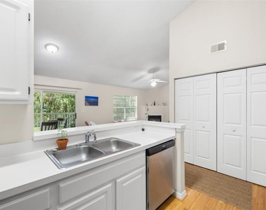 10000 Sw 52nd Avenue - Photo Thumbnail 9