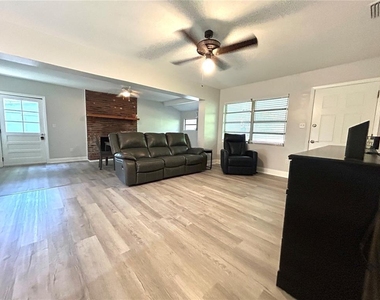 3919 Sw 21st Street - Photo Thumbnail 1