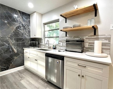 3919 Sw 21st Street - Photo Thumbnail 7