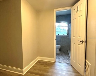 3919 Sw 21st Street - Photo Thumbnail 15