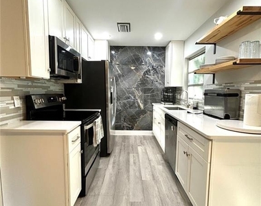 3919 Sw 21st Street - Photo Thumbnail 5