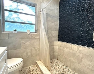 3919 Sw 21st Street - Photo Thumbnail 16