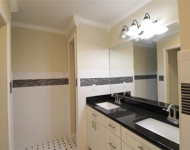 10907 Sw 24th Avenue - Photo Thumbnail 6