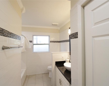 10907 Sw 24th Avenue - Photo Thumbnail 10