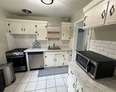 313 Nw 34th Drive - Photo Thumbnail 1