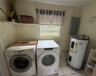 313 Nw 34th Drive - Photo Thumbnail 12