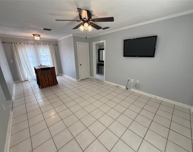 313 Nw 34th Drive - Photo Thumbnail 3