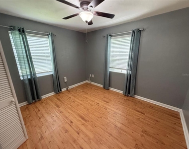 313 Nw 34th Drive - Photo Thumbnail 8