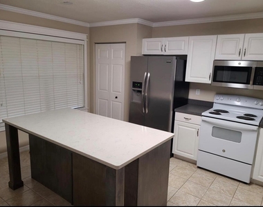 4574 Sw 48th Way - Photo Thumbnail 2