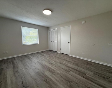 6030 Sw 12th Place - Photo Thumbnail 4