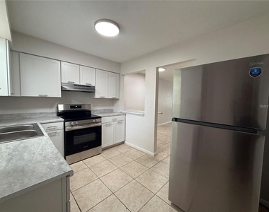 6030 Sw 12th Place - Photo Thumbnail 2