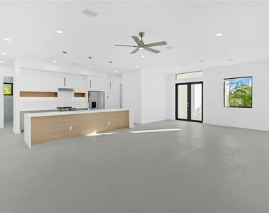 10065 Memphis Street - Photo Thumbnail 9