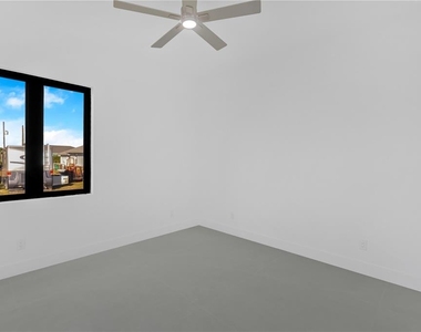 10065 Memphis Street - Photo Thumbnail 16