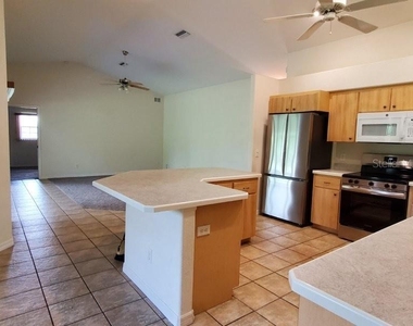 7105 N Blue Sage - Photo Thumbnail 4