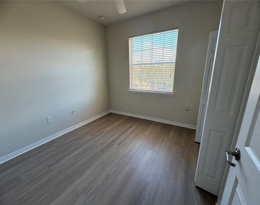 5467 Soapstone Place - Photo Thumbnail 11