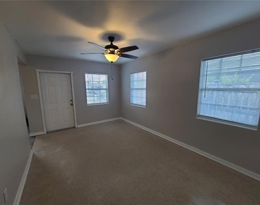 5000 35th Avenue N - Photo Thumbnail 4