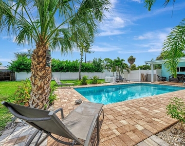 1731 Redwood Street - Photo Thumbnail 38