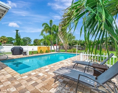 1731 Redwood Street - Photo Thumbnail 36