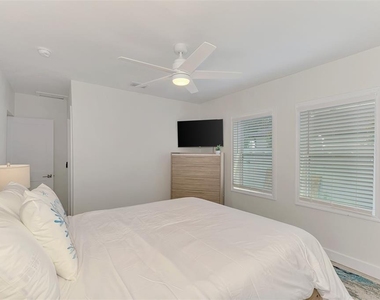 1731 Redwood Street - Photo Thumbnail 27