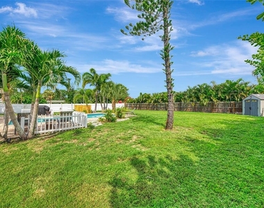 1731 Redwood Street - Photo Thumbnail 40