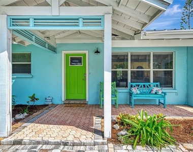 1731 Redwood Street - Photo Thumbnail 2