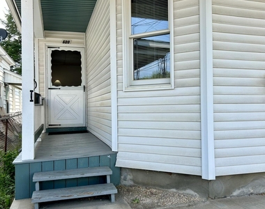 628 Oak Street - Photo Thumbnail 1