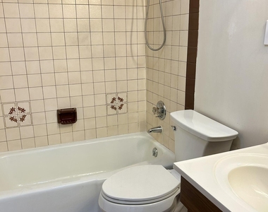 628 Oak Street - Photo Thumbnail 7