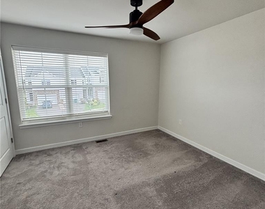 7569 Clayton Avenue - Photo Thumbnail 15