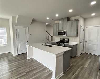 7569 Clayton Avenue - Photo Thumbnail 4