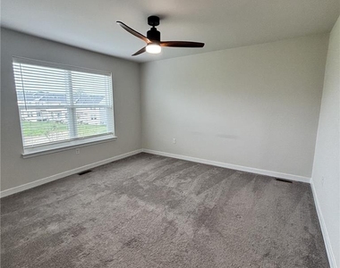 7569 Clayton Avenue - Photo Thumbnail 9
