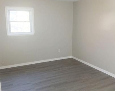 313 S West Street - Photo Thumbnail 11
