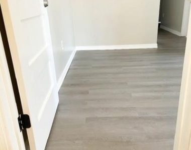 313 S West Street - Photo Thumbnail 6