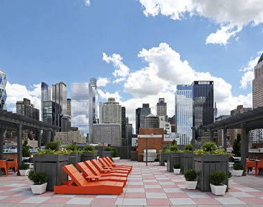 West 53rd Street - Photo Thumbnail 4