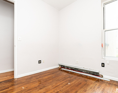 516 Bainbridge St - Photo Thumbnail 2