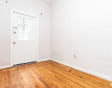 516 Bainbridge St - Photo Thumbnail 13