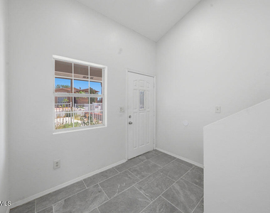 821 Los Lagos Way - Photo Thumbnail 5