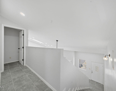 821 Los Lagos Way - Photo Thumbnail 16