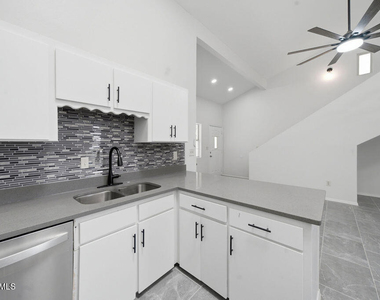 821 Los Lagos Way - Photo Thumbnail 8