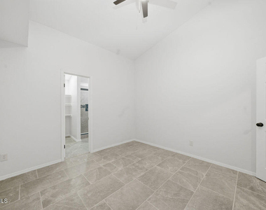 821 Los Lagos Way - Photo Thumbnail 23