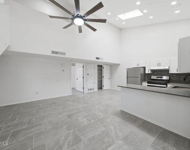 821 Los Lagos Way - Photo Thumbnail 3