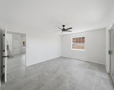 821 Los Lagos Way - Photo Thumbnail 12