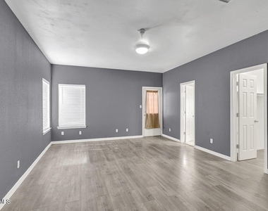 313 Peter Noyes Drive - Photo Thumbnail 9