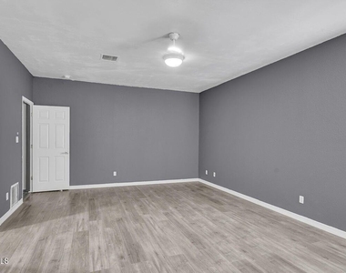 313 Peter Noyes Drive - Photo Thumbnail 10
