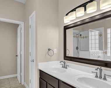 313 Peter Noyes Drive - Photo Thumbnail 11
