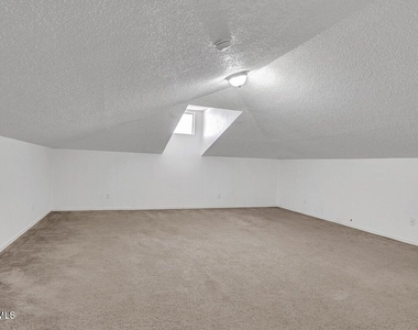 313 Peter Noyes Drive - Photo Thumbnail 17