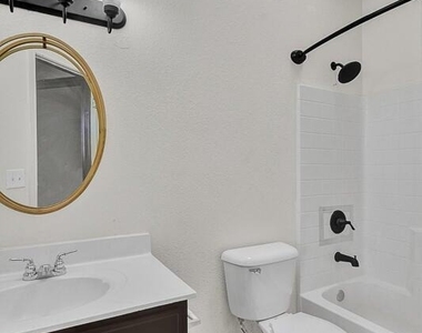 313 Peter Noyes Drive - Photo Thumbnail 13