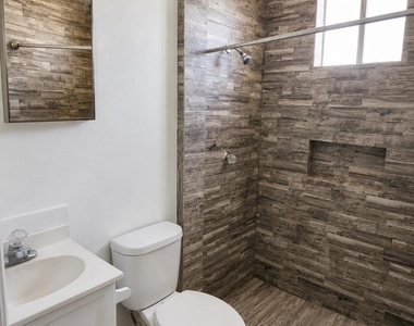 323 Singh Street - Photo Thumbnail 7