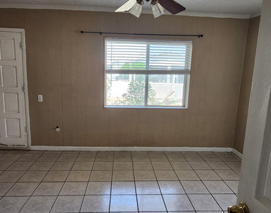 323 Singh Street - Photo Thumbnail 9